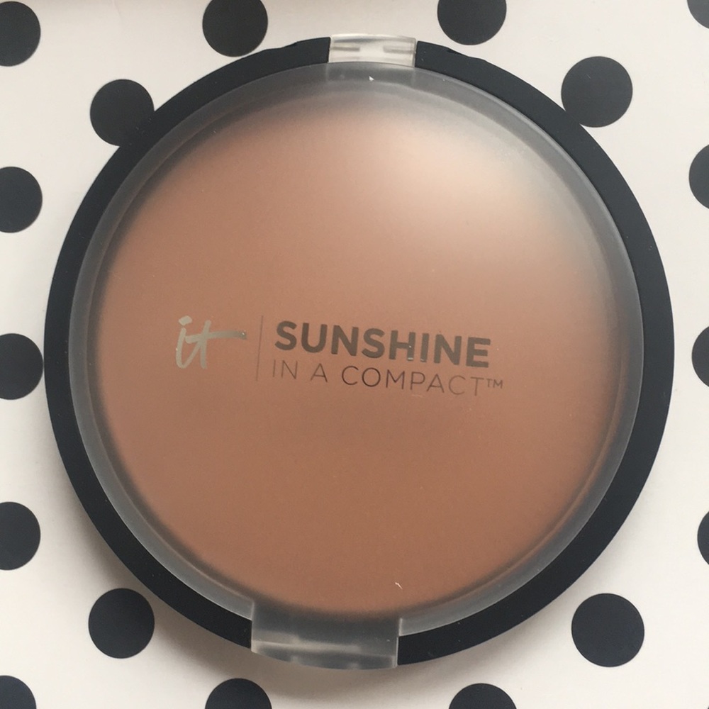 NWT! IT Cosmetics Sunshine in a Compact Bronzer
